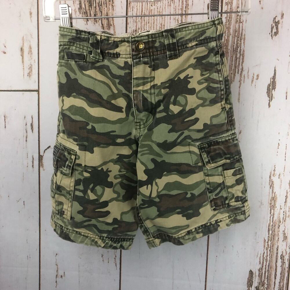 Bugle Boy, Camouflage Shorts, Size 5. In good used condition!